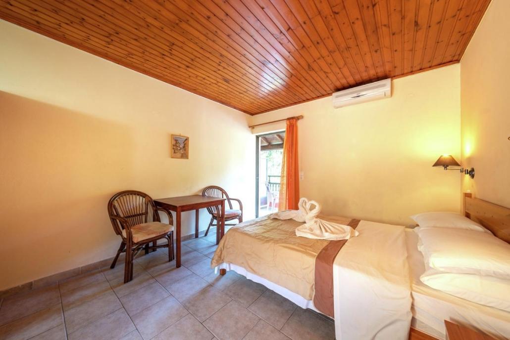 Mimosa Apartments With Pool ปาเลโอกัสไตรซา ภายนอก รูปภาพ